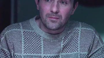 Grey crewneck sweater worn by (Andre Pushkin) in The Americans (S05E12)