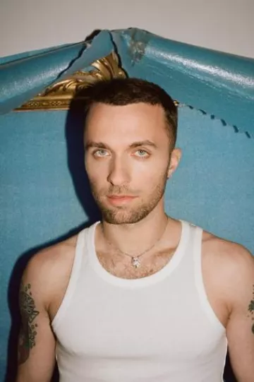Débardeur blanc de Squeezie sur le compte Instagram de @icon.france