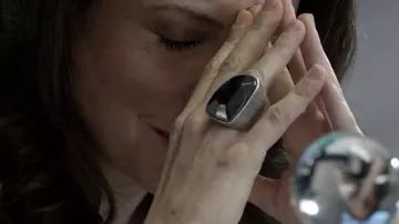 Chunky geometric ring worn by Ally Lowen (Robin Weigert) in Sons of Anarchy (S05E02)