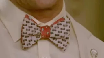 Bow tie with radio(?) pattern worn by Harry Wilson (Noah Wyle) in Leverage: Redemption (S02E04)