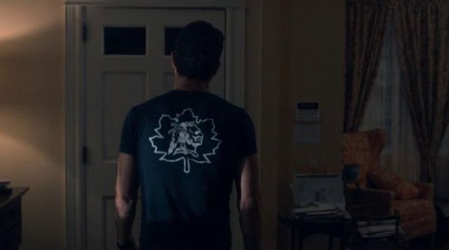 The t-shirt maple leaf of Kevin Garvey in The Leftovers