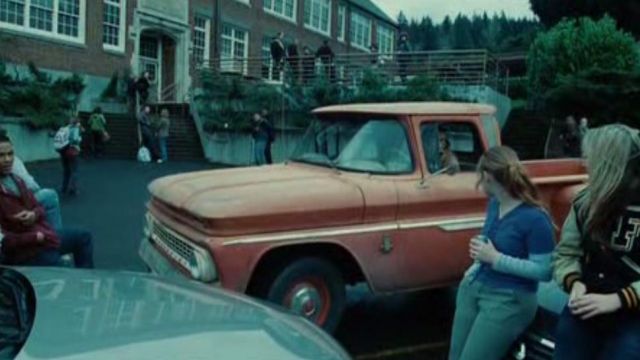 La voiture de Bella Swan (Kristen Stewart) dans Twilight, chapitre 1 : Fascination