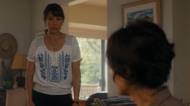 The top of Liza Ortiz, Elizabeth Rodriguez) in fear The Walking Dead ...