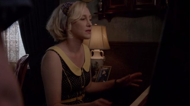La robe noire et jaune de Norma dans Bates Motel