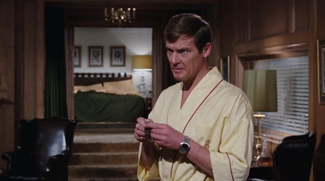 The watch Pulsar Quartz (1973) James Bond (Roger Moore) in Live and let die