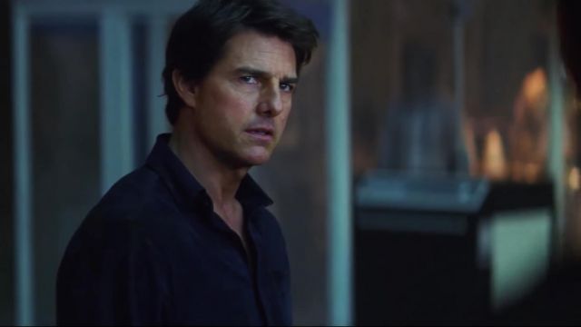 La chemise bleu marine de Tyler Colt (Tom Cruise) dans La Momie