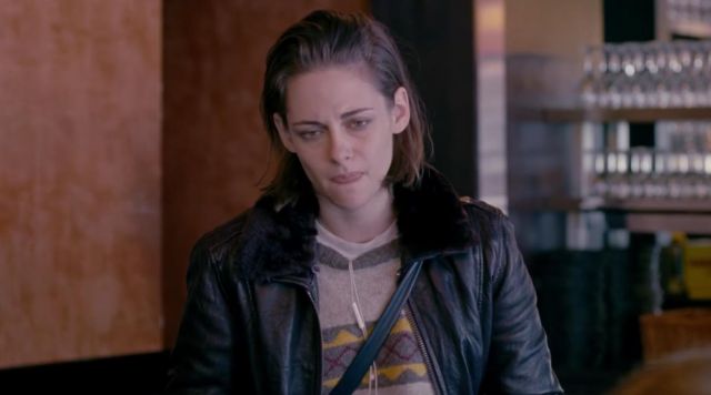Le pullover gris de Maureen (Kristen Stewart) dans Personal Shopper