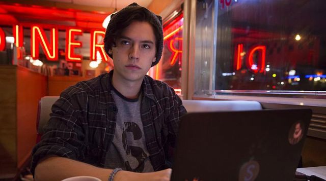 The gray t-shirt "S" Forsythe P. Jones / Jughead (Cole Sprouse) in Riverdale