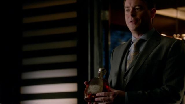 The bottle of Single Malt on the part of the queen of England to Richard Castle (Nathan Fillion) on Castle S08E18