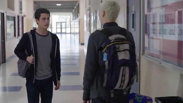 The backpack Alex Standall (Miles Heizer) in 13 Reasons Why S01E03