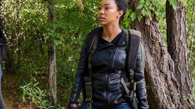Le blouson noir en cuir de Sasha (Sonequa Martin-Green) dans The Walking Dead S07E14
