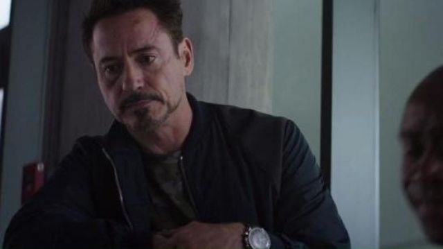 veste noire porté par Tony Stark (Robert Downey jr) dans Captain America: Civil war