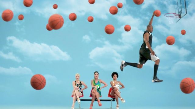 Sneakers Nike the basketball player in the clip This How We Do Katy Perry
