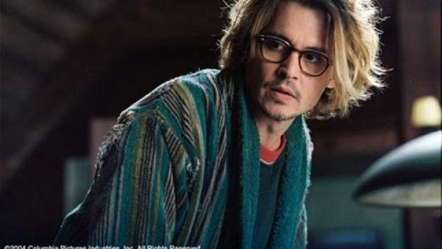 The bathrobe striped Mort Rainey (Johnny Depp) in Secret Window