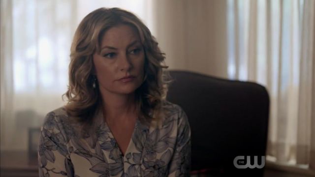 Blouse with floral pattern worn by Alice Cooper (Mädchen Amick) as seen in Riverdale S02E02