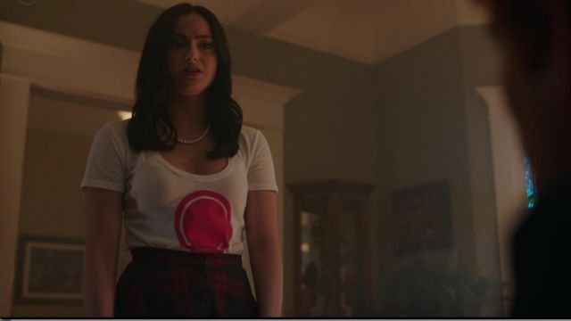 The plaid skirt of Veronica Lodge (Camila Mendes) in Riverdale S02E04