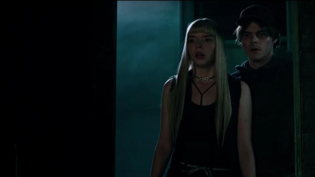 The collar of Illyana Rasputin / Magik (Anya Taylor-Joy) in X-Men : the new mutants