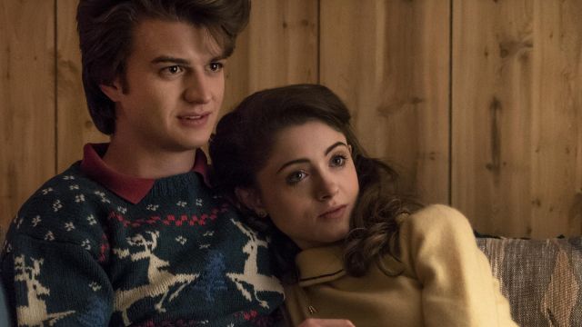 Christmas Sweater worn by Steve Harrington (Joe Kerry) as seen in ...