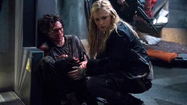 The jacket Clarke Griffin (Eliza Taylor-Cotter) in The 100 S01E10