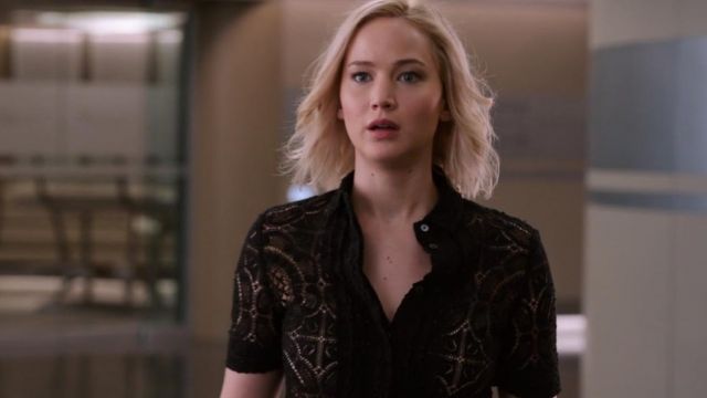 The black shirt of Aurora Lane (Jennifer Lawrence) in Passengers