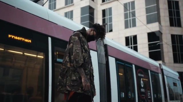 Le blouson camouflage de Scarlxrd dans son clip Heat Attack
