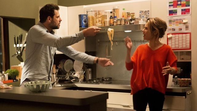 Le pull orange de Florence Leroy (Marina Foïs) dans Papa ou Maman