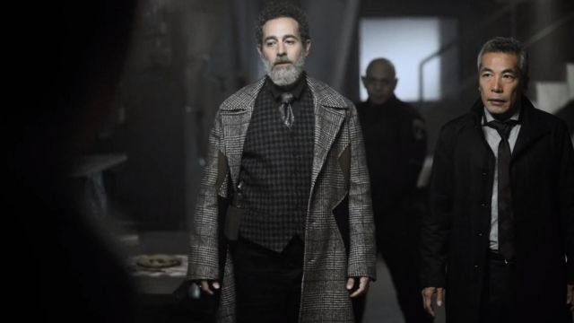 The coat in tweed of Aboud (Waleed Zuaiter) in Altered Carbon S01E05