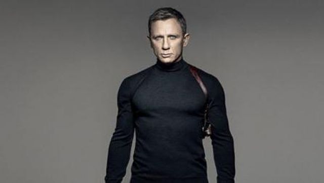 The holster shoulder brown leather James Bond (Daniel Craig) on the  displayed Spectrum | Spotern