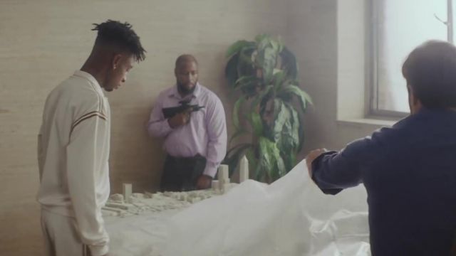 Le survêtement blanc de 21 Savage dans son video clip "Bank Account"