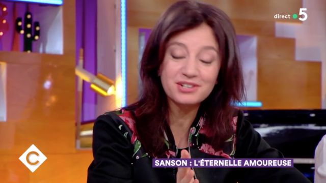 Le blouson de Marion Ruggieri dans C à vous du 21.03.2018