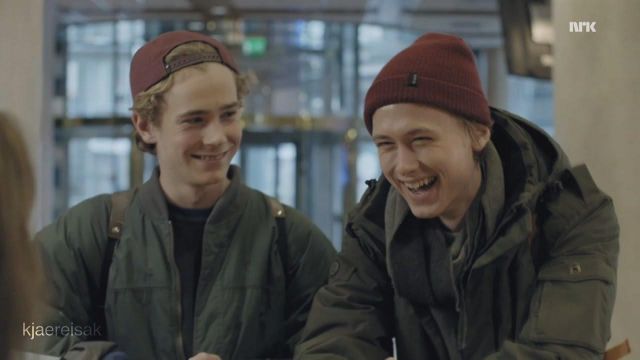 The green jacket of Isak Valtersen (Tarjei Sandvik Moe) in Skam S03E08