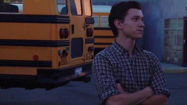 The plaid shirt of Peter Parker (Tom Holland) in Avengers : Infinity War