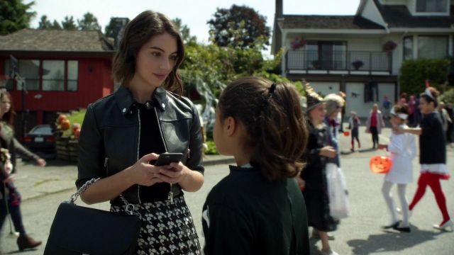 Le blouson en cuir de Javotte (Adelaide Kane) dans Once Upon A Time S07E04