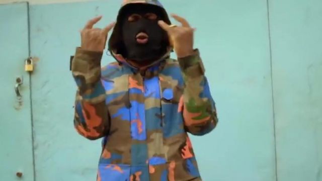 La veste militaire de Siboy dans le clip Au Revoir Merci