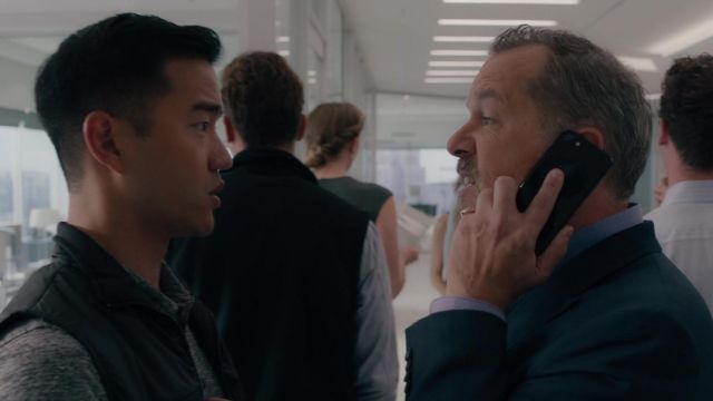 The signet ring of Mike Wagner (David Costabile) in Trillion S03E01