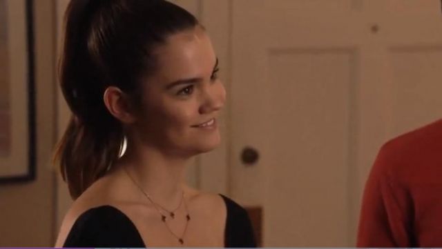 Le collier à oiseaux de Callie Jacob (Maia Mitchell) dans The Fosters S05E15