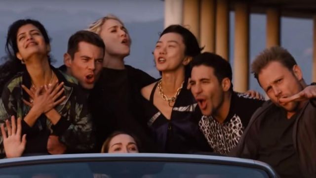 The necklace in the form of a string of Sun Bak (Bae Doona) in the final episode of Sense8 S02E12