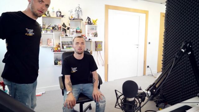 The Black T-Shirt of Squeezie appeared several times on his YouTube channel !