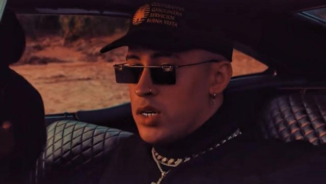 Square metallic sunglasses worn by Bad Bunny as seen in his video clip Amorfoda