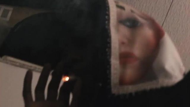 Le sweat à capuche noir avec visage de Arsn dans le clip  La Perte (ft. Arsn & Sirap) #TRAPSHIT 2 de thaHomey