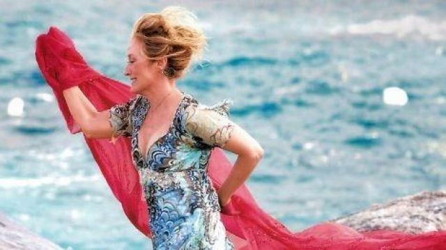 Donna 's (Meryl Streep) blue dress in Mamma Mia (2008)