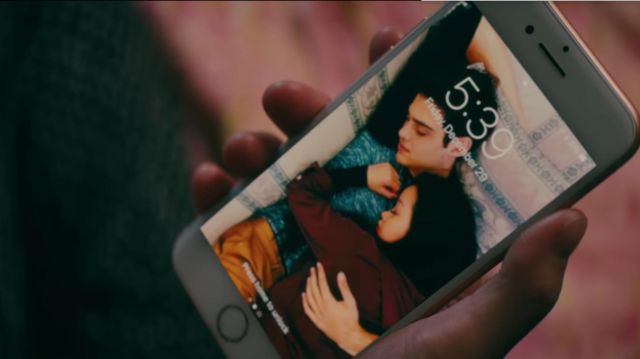 The jacket bordeaux worn by Lara Jean (Lana Condor) on the bottom of the screen with Peter in To all the boys I've loved