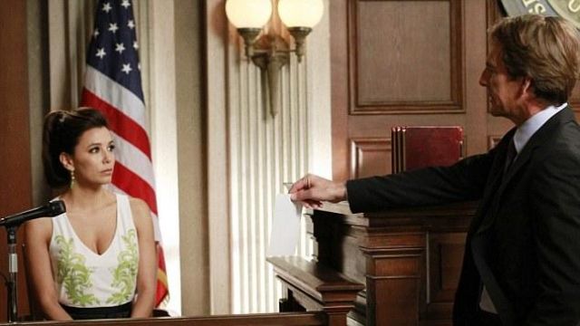 Le top blanc de Gabrielle Solis (Eva Longoria) dans Desperate Housewives S08E22