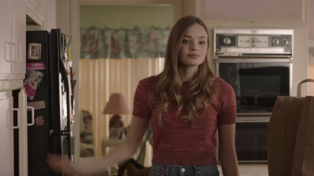 The t-shirt crop top red 90's Veronica (Kristine Froseth) in Sierra Burgess Is a Loser