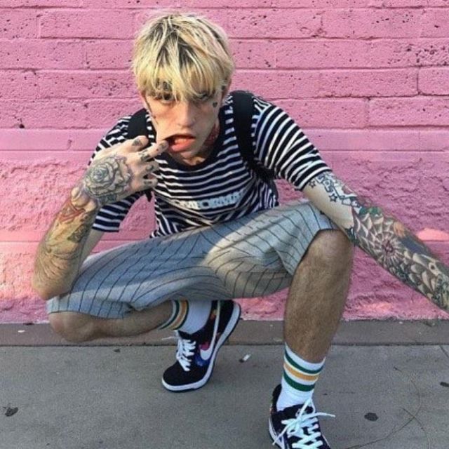 grey striped shorts worn by Lil Peep on his Instagram account @lilpeep