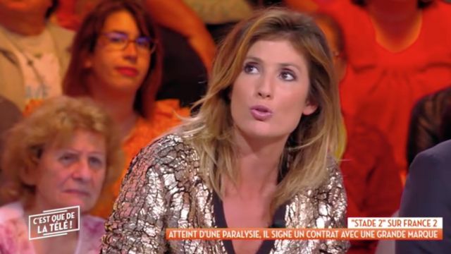 Le blouse dorée et noire portée par Caroline Ithurbide dans C'est que de la télé du 19/10/2018