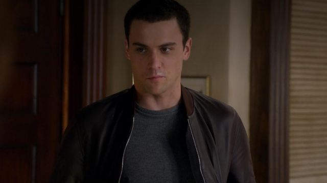 Le blouson bomber porté par Connor Walsh (Jack Falahee) dans Murder S04E14