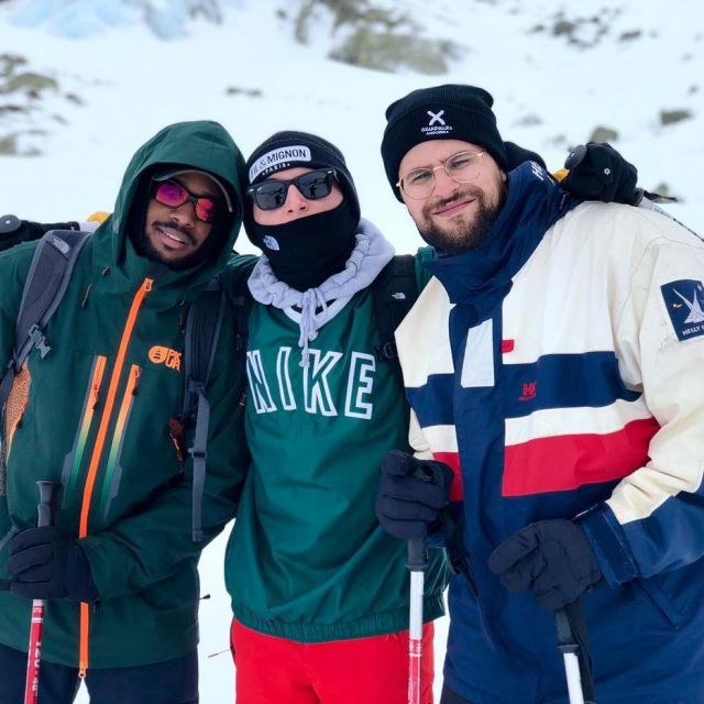 Le sweatshirt vert Nike porté par Hugo Dessioux sur son compte Instagram @hugotoutseul