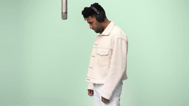 La veste beige portée par Kyle dans son clip ShipTrip (A Colors Show)
