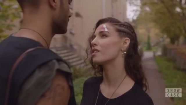 Black short sleeve top with slit in front worn by Kady Orloff-Diaz (Jade Tailor) as seen in The Magicians S01E02